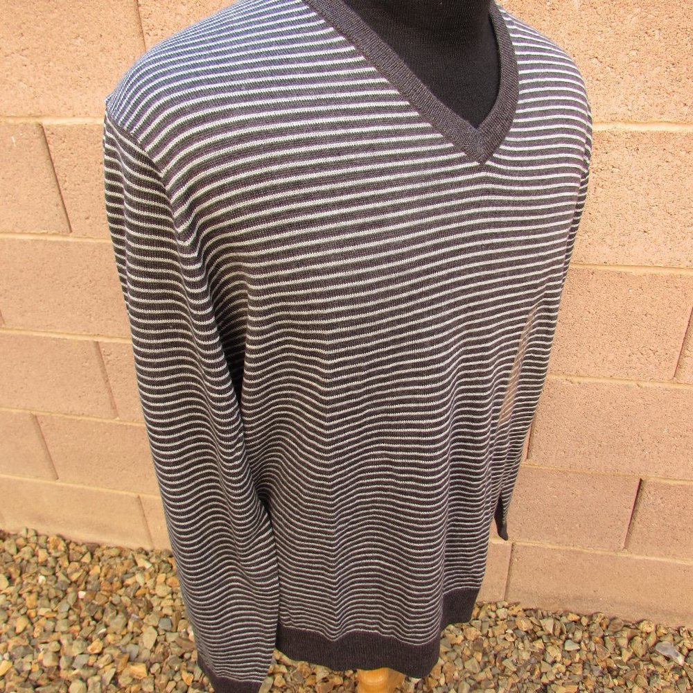 NWT Men's Club Room sweater - Size  Large - Lot1B